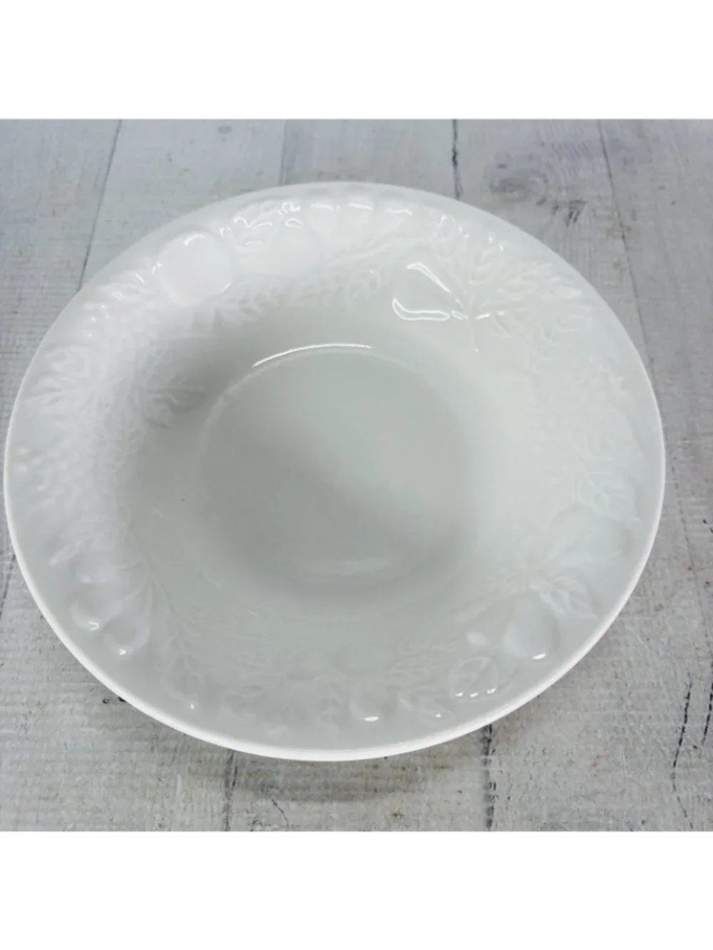 Gibson FRUIT Embossed Fruit Leaves White Shades Rim Coupe Soup Bowls Set of 5